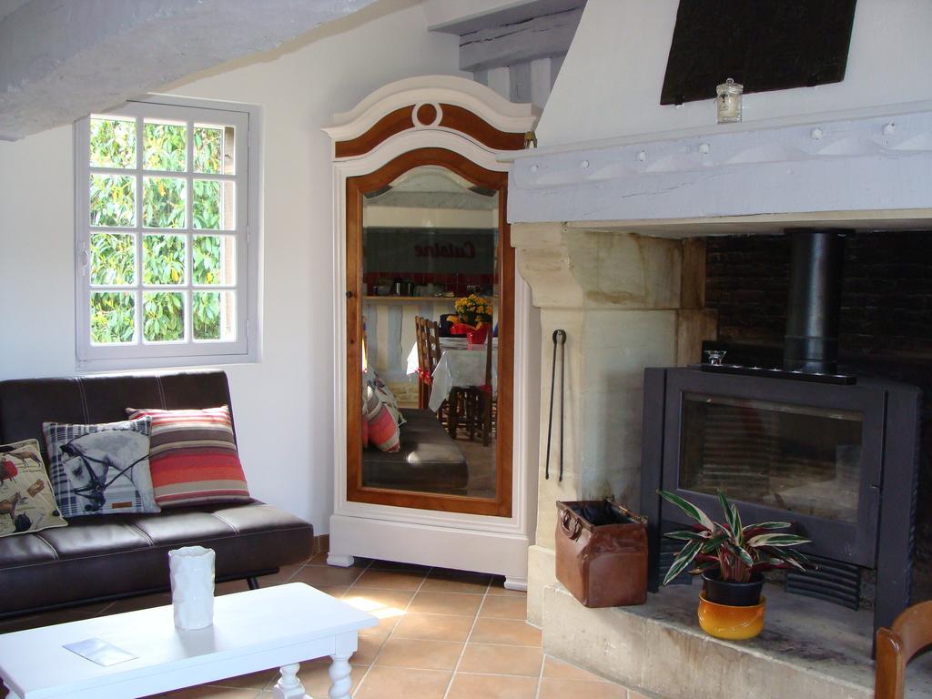 Bed and Breakfast Le Vieux Castel Goustranville Экстерьер фото