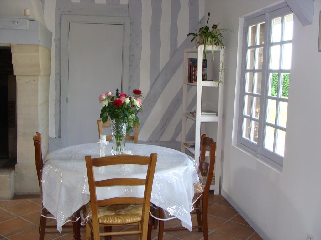 Bed and Breakfast Le Vieux Castel Goustranville Экстерьер фото