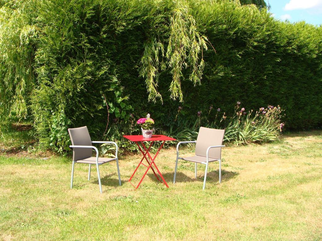 Bed and Breakfast Le Vieux Castel Goustranville Экстерьер фото