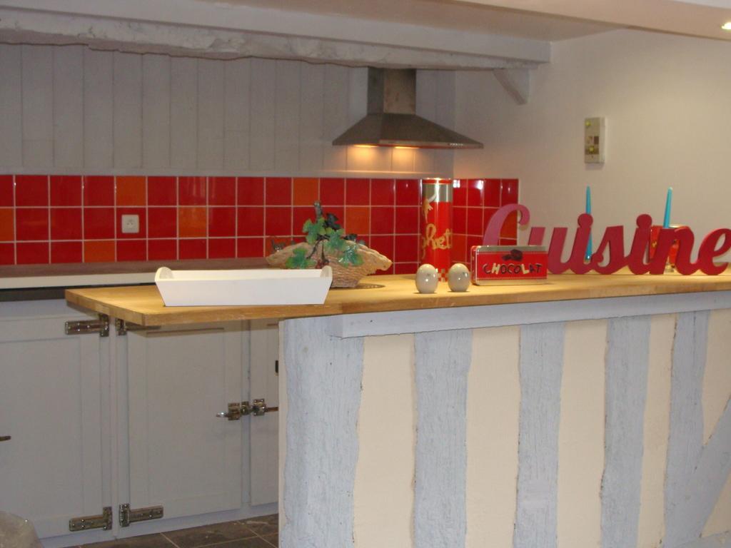 Bed and Breakfast Le Vieux Castel Goustranville Экстерьер фото