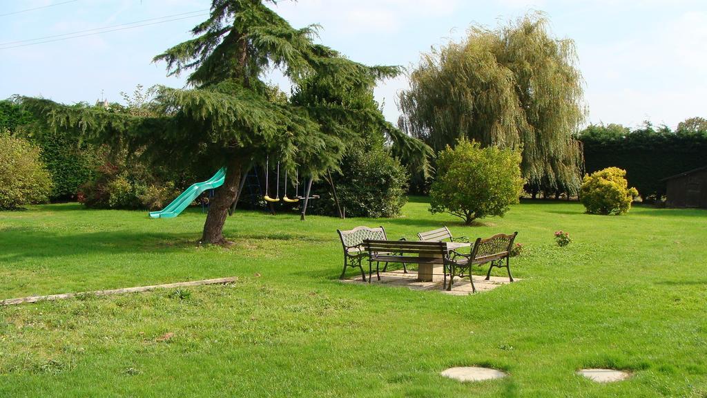 Bed and Breakfast Le Vieux Castel Goustranville Экстерьер фото