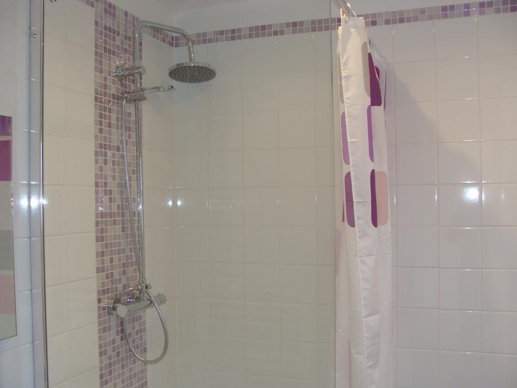 Bed and Breakfast Le Vieux Castel Goustranville Экстерьер фото