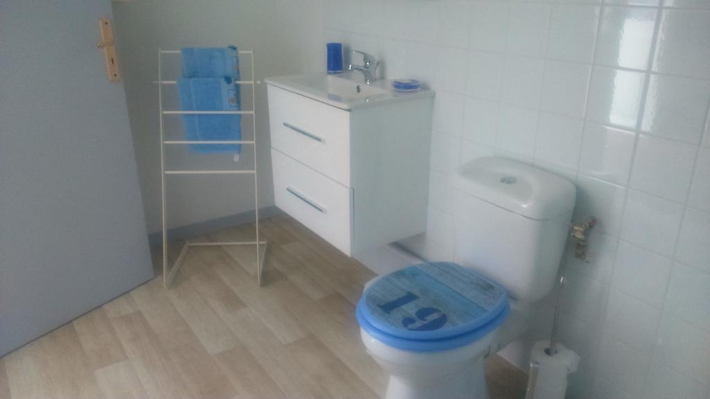 Bed and Breakfast Le Vieux Castel Goustranville Экстерьер фото